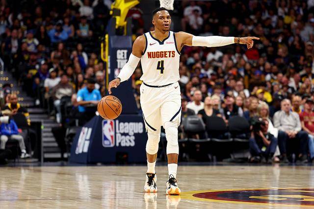 🏀太阳击退独行侠 布克37+9 杰伦·格林伤退 弗拉格19中4